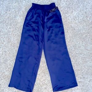 NWT Navy Blue wide leg Pant! Size Small!